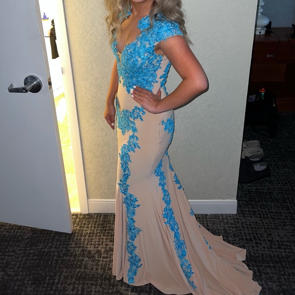 *ONLY WORN ONCE* - Picture 2 of 2